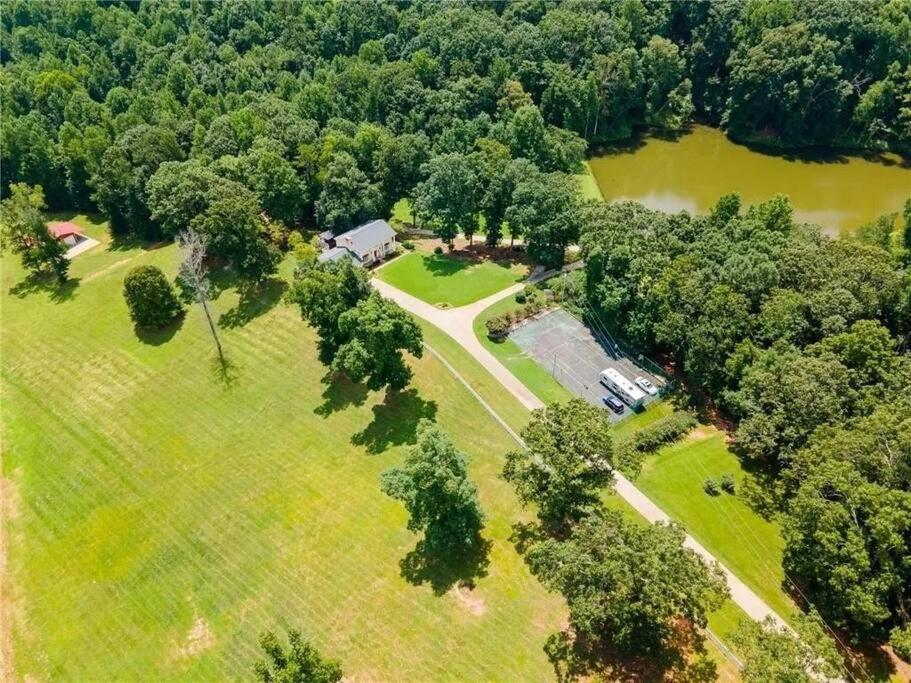 Southern Home And Fishing Lake. Гейнсвил Екстериор снимка