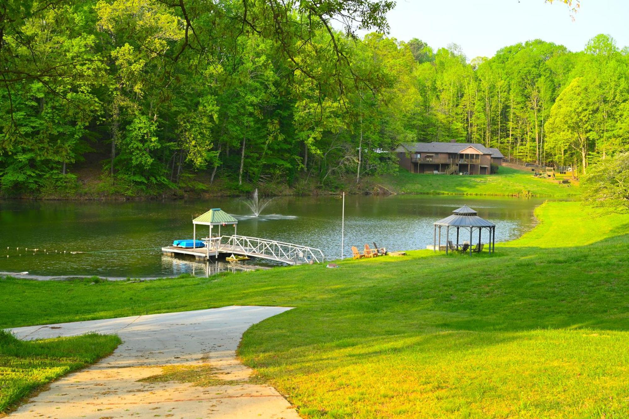 Southern Home And Fishing Lake. Гейнсвил Екстериор снимка